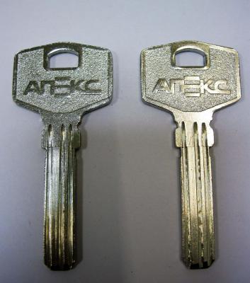 Заготовка для ключей 00541 APEX-05 3 паза длин. К-4КС-LONG вертикальная