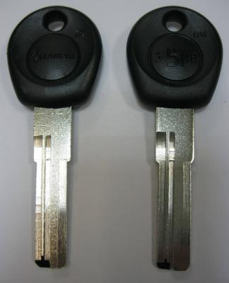 Заготовки для ключей 00575 MLP-2D пластик кв. спец. левые 2 паза вертикальные