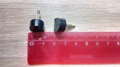 Набойка со штырём чёрная №11 (11x11 мм) штырь 3,04 пара