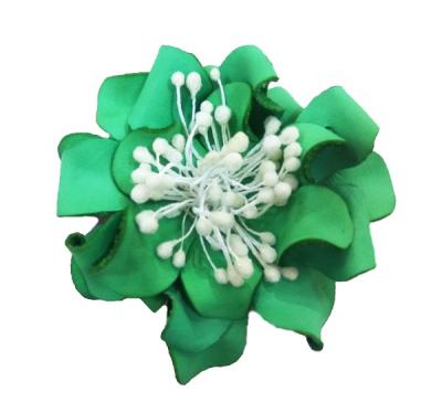 Декоративный цветок из кожи зелёный с белой сердцевиной